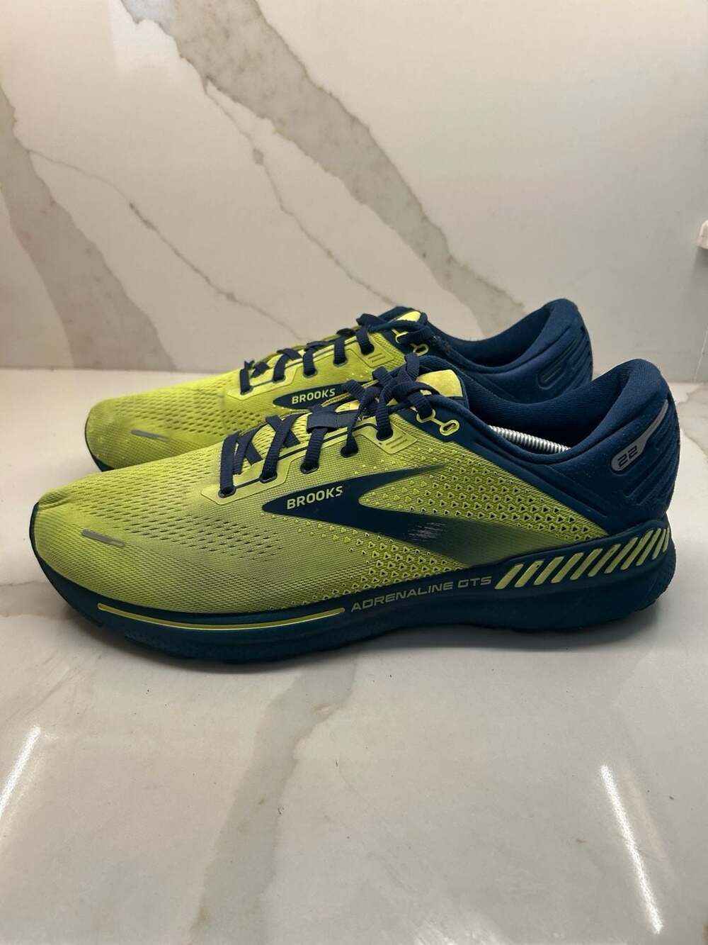 Brooks Men's Adrenaline GTS 22 Performance Fitness Running Sneakers - (Size: 13)
